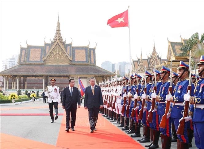Lễ đón trọng thể Tổng Bí thư Tô Lâm thăm cấp Nhà nước tới Vương quốc Campuchia