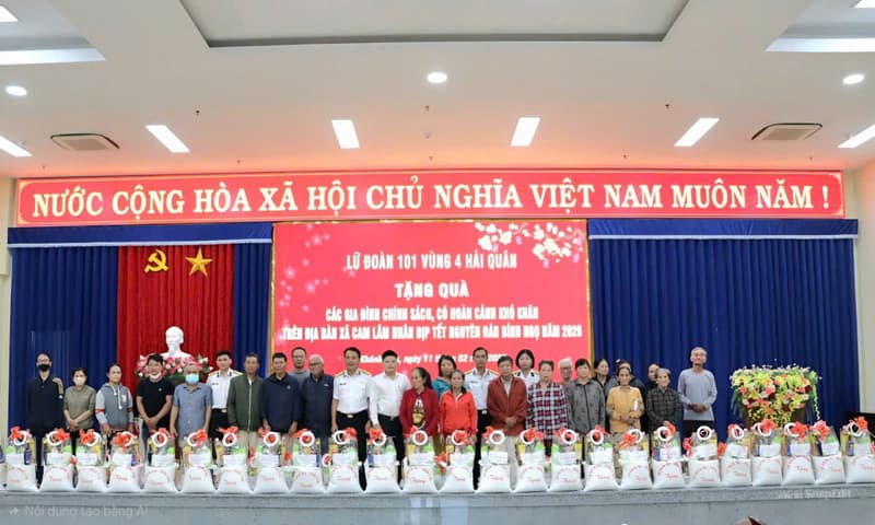 Lữ đoàn 101: Tết ấm áp tình quân dân