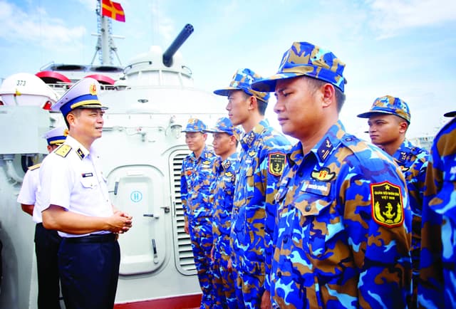 XÂY DỰNG QUÂN CHỦNG VỮNG MẠNH VỀ CHÍNH TRỊ HOÀN THÀNH XUẤT SẮC NHIỆM VỤ ĐƯỢC GIAO