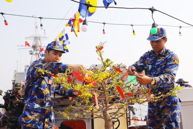 ĐOÀN CÔNG TÁC HẢI QUÂN VIỆT NAM ĐÓN XUÂN TẠI ẤN ĐỘ