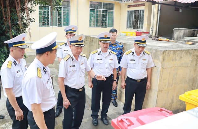 Tư lệnh Vùng 4 kiểm tra tại Lữ đoàn 101