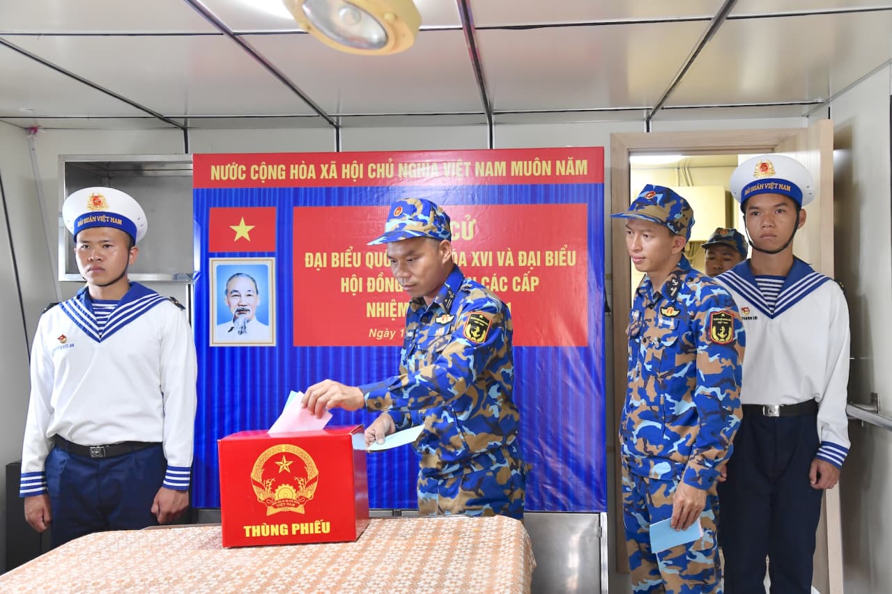 Lữ đoàn 127 tổ chức bầu cử sớm