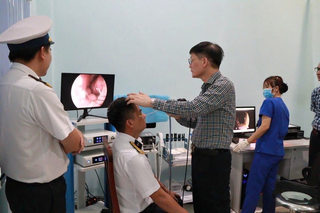 Bệnh viện Tai Mũi Họng Trung ương khảo sát tại Bệnh xá Lữ đoàn 101