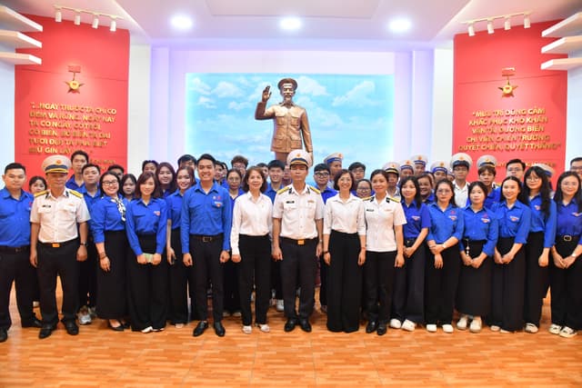 Tuổi trẻ Lữ đoàn 125 và Saigon Co.op tăng cường gắn kết quân dân