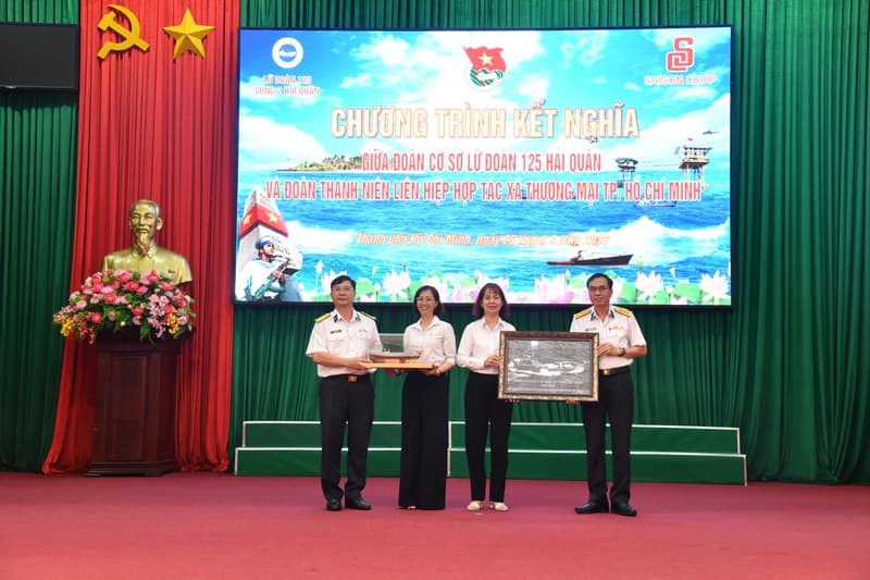 Tuổi trẻ Lữ đoàn 125 và Saigon Co.op tăng cường gắn kết quân dân