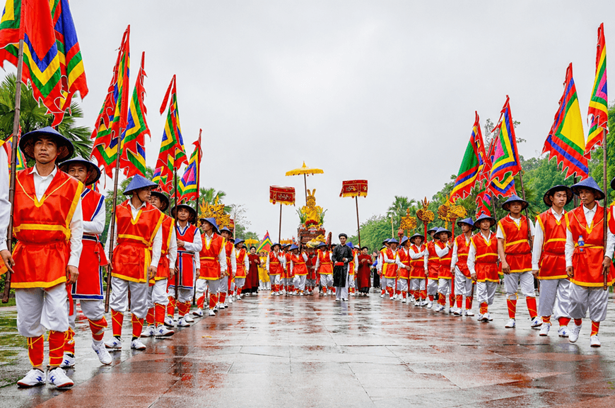 Rực rỡ sắc màu lễ rước kiệu về Đền Hùng