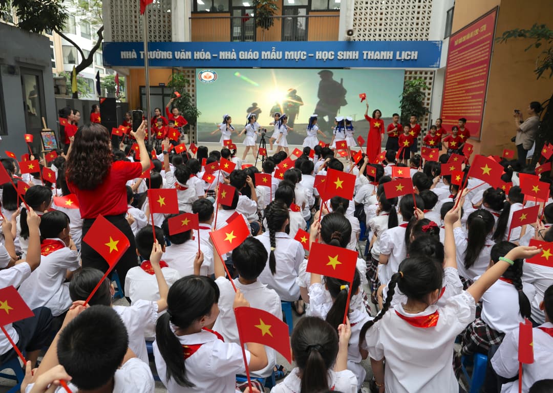 Thắp sáng tình yêu biển đảo qua hành trình những cánh thư gửi Trường Sa