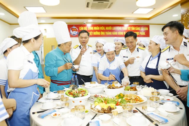 Binh đoàn 20: Nâng cao chất lượng bữa ăn, chăm sóc sức khỏe cán bộ, người lao động
