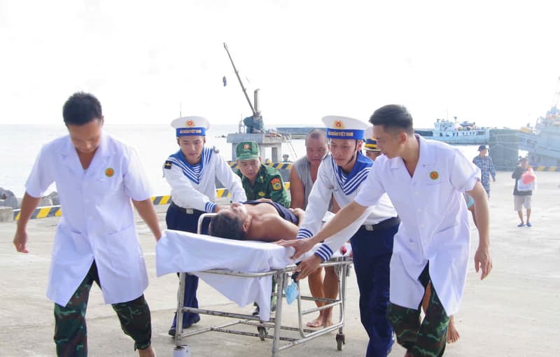 Đặc khu Trường Sa kịp thời cấp cứu ngư dân bị tai nạn trên biển