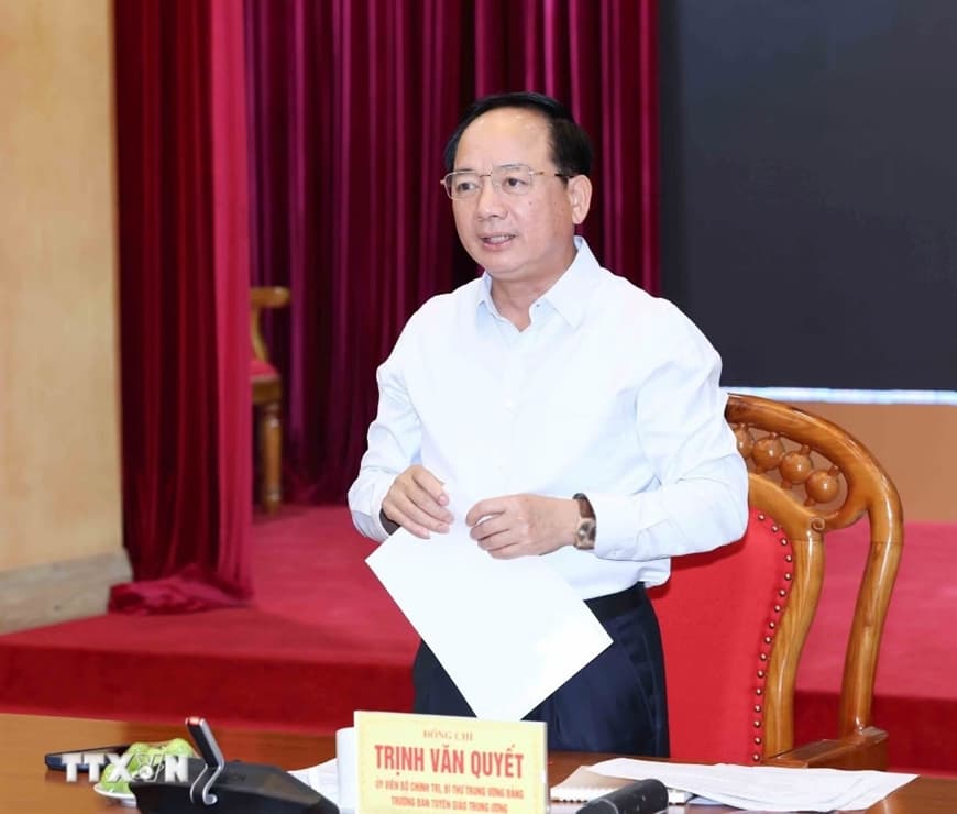 Chuyển mạnh tư duy từ “phát triển văn hóa” sang “phát triển bằng văn hóa”