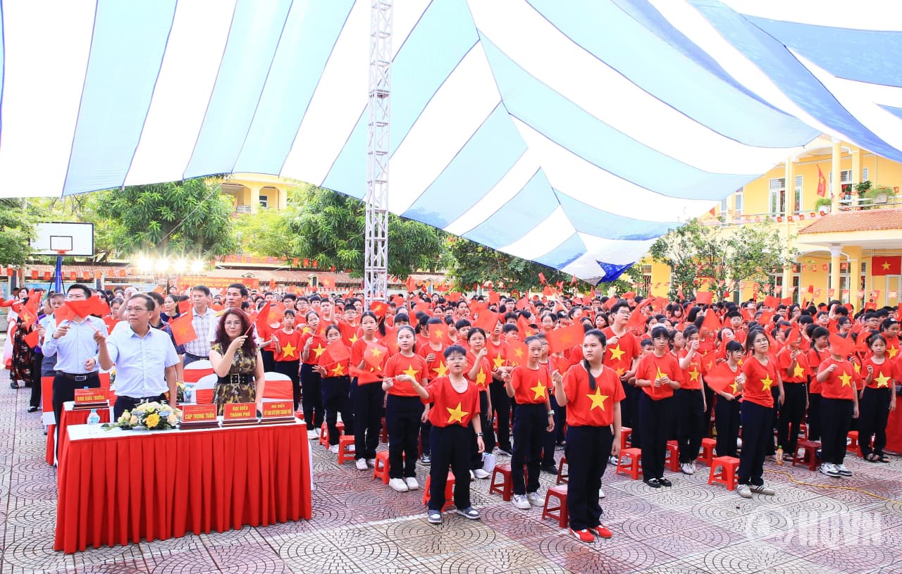 Triệu trái tim hướng về biên cương, biển đảo