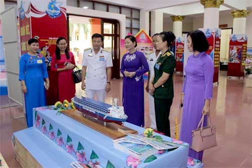 Phụ nữ Hải quân làm theo lời Bác thực hành tiết kiệm