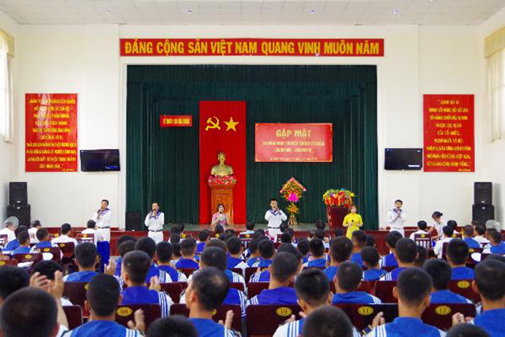 Lữ đoàn 101: Gặp mặt nhân kỷ niệm 54 năm Ngày truyền thống