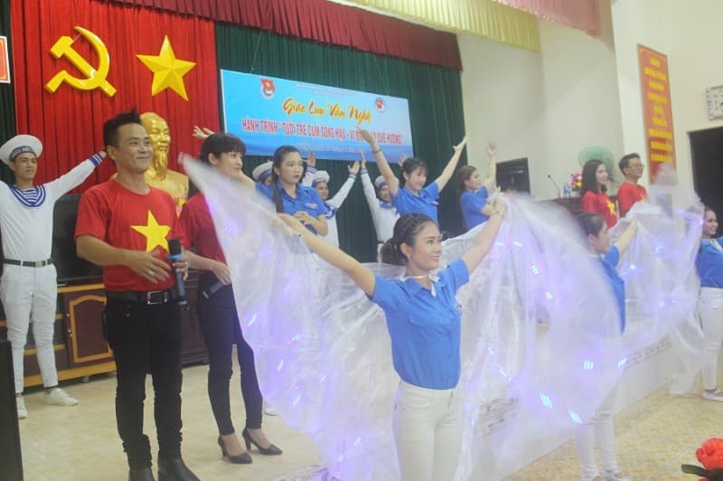 Giao lưu văn nghệ "Tuổi trẻ Cụm sông Hậu-vì biển, đảo quê hương"