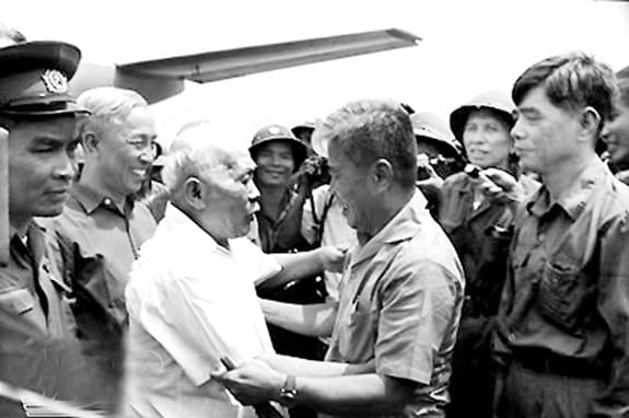 Người cộng sản kiên trung, bất khuất, tình đồng chí sắt son