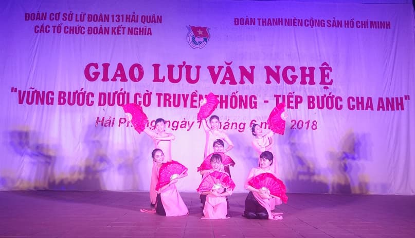 Lữ đoàn 131: Giao lưu văn nghệ “Vững bước dưới cờ truyền thống- tiếp bước cha anh”.