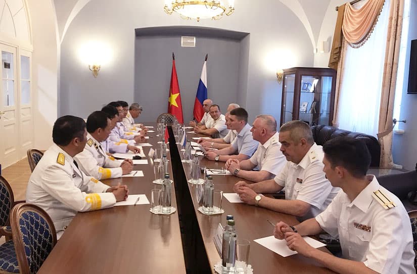 Tư lệnh Hải quân nhân dân Việt Nam thăm Liên bang Nga