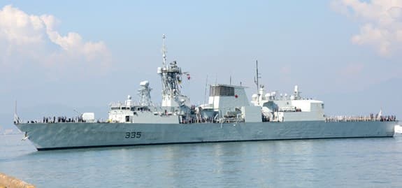 Tàu Hải quân Hoàng gia Canada thăm TP. Đà Nẵng