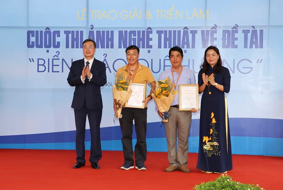 Trao giải và triển lãm ảnh nghệ thuật đề tài “Biển đảo quê hương”