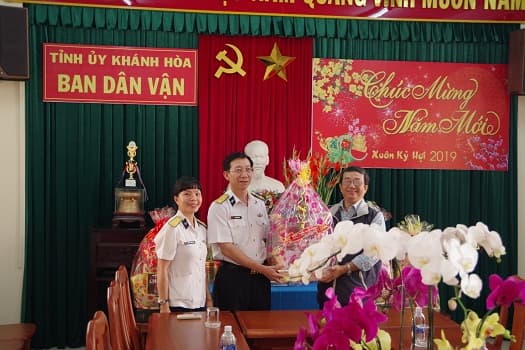 Học viện Hải quân thăm, chúc Tết các đơn vị trên địa bàn tỉnh Khánh Hòa