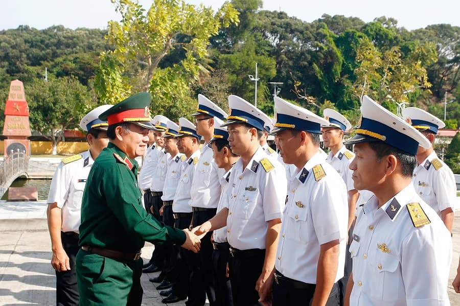 Thượng tướng Phạm Ngọc Minh chúc Tết các đơn vị Hải quân khu vực Khánh Hòa