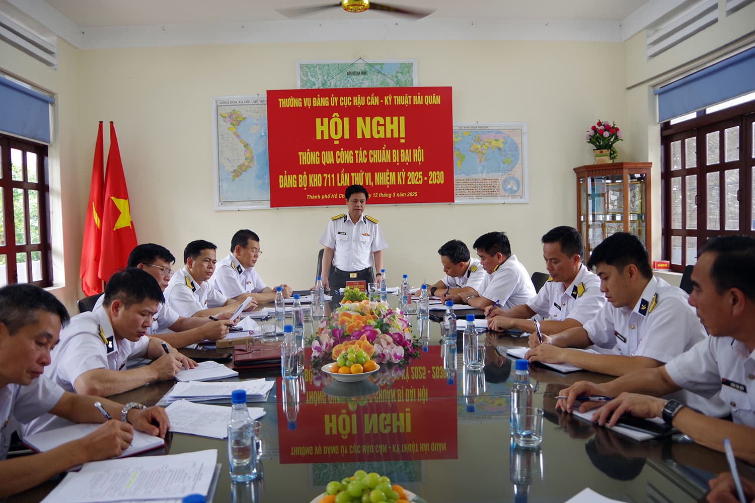Chính ủy Cục Hậu cần - Kỹ thuật Hải quân kiểm tra Kho 711