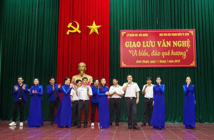 Giao lưu văn nghệ “Vì biển, đảo quê hương”