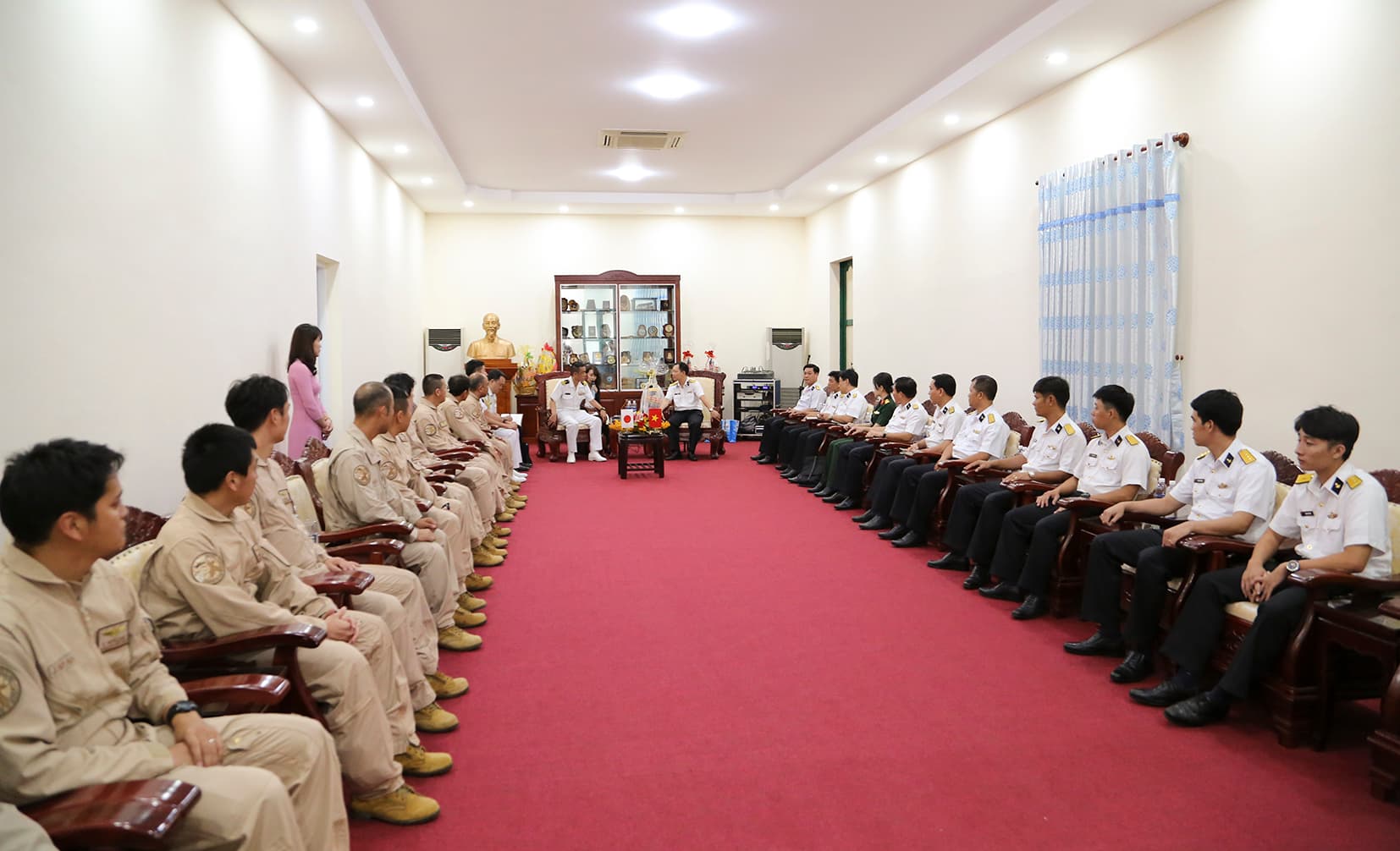 Lực lượng Tự vệ trên biển Nhật Bản thăm, giao lưu với Hải quân Việt Nam