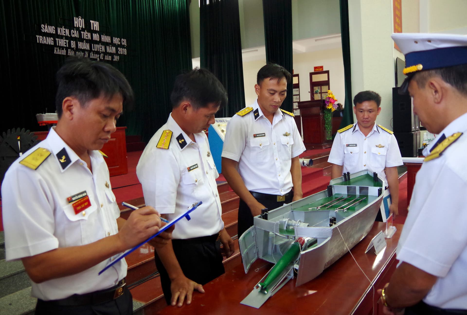 Trung đoàn 196 tổ chức Hội thi sáng kiến cải tiến mô hình học cụ, trang thiết bị huấn luyện 2019