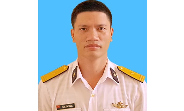 Đội trưởng Hỏa lực mẫu mực