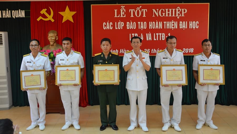 Học viện Hải quân: Bế giảng lớp đào tạo hoàn thiện đại học