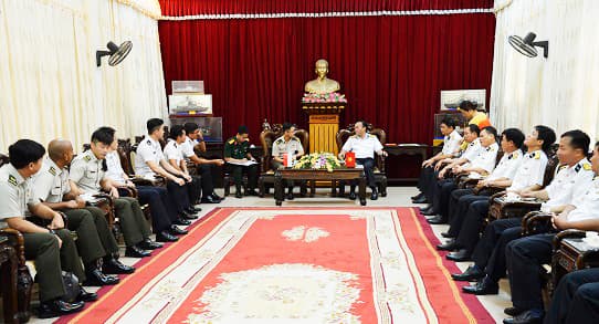 Đoàn sĩ quan trẻ Quân đội Singapore thăm Vùng 1 Hải quân
