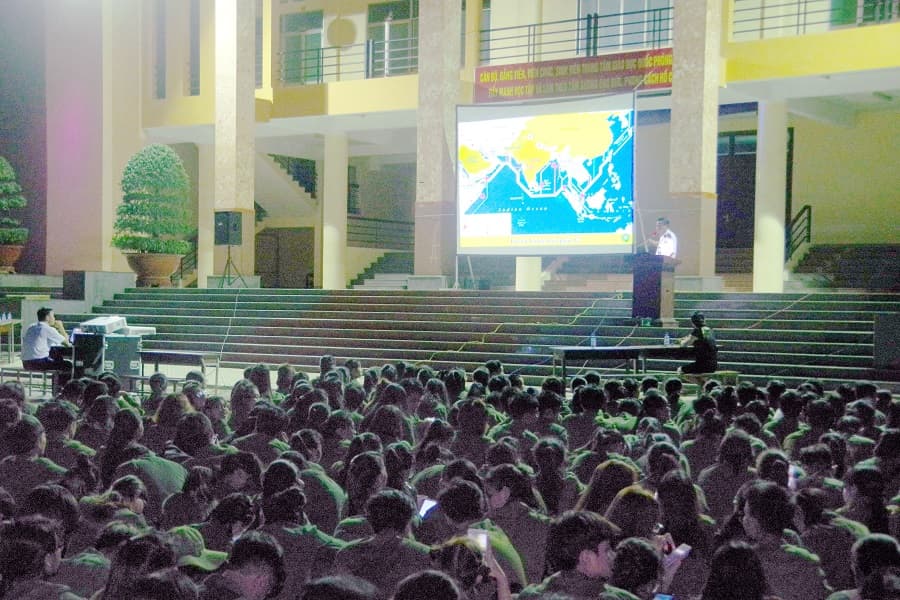 Vùng 2 Hải quân: Nói chuyện chuyên đề về biển, đảo tại Đại học Quốc gia TP. Hồ Chí Minh