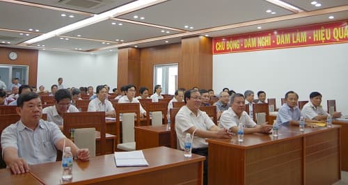 Gần 200 cán bộ, đảng viên Khối doanh nghiệp tỉnh Khánh Hòa nghe nói chuyện chuyên đề về biển, đảo