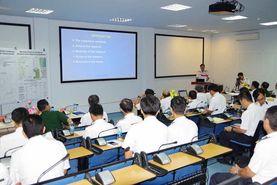 Nghiên cứu sinh Học viện Hải quân bảo vệ thành công luận án Tiến sĩ bằng tiếng Anh