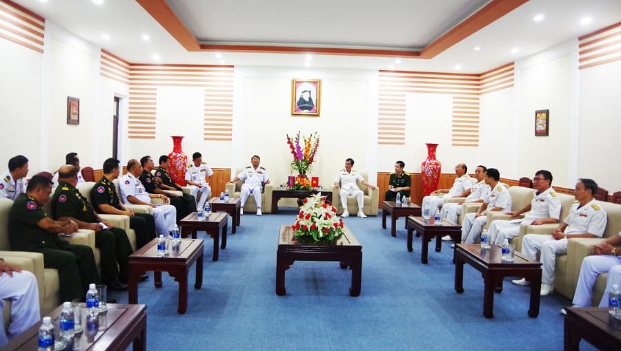 Đoàn công tác Hải quân Hoàng gia Cam-pu-chia thăm Vùng 3 Hải quân