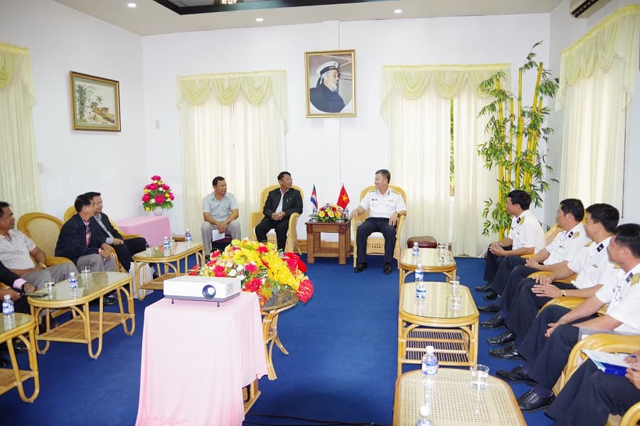 Đô đốc Mean Va, Phó Tư lệnh Hải quân Hoàng gia Cam-pu-chia thăm và làm việc tại Học viện Hải quân