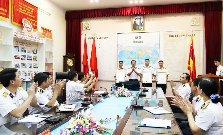 Công đoàn Hải quân trao quyết định hỗ trợ kinh phí làm nhà, sửa nhà “Mái ấm công đoàn-Nghĩa tình đồng đội”