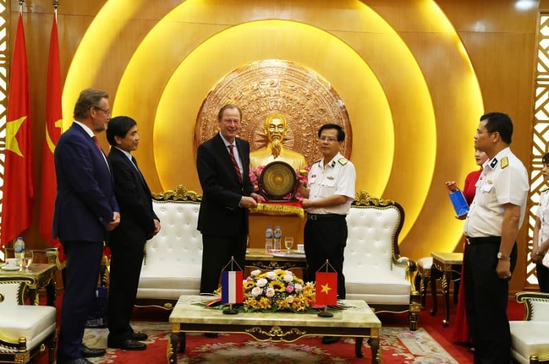 Phó Tư lệnh Hải quân tiếp lãnh đạo tập đoàn Damen