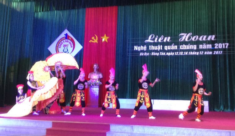 Liên hoan nghệ thuật quần chúng “Bài ca người chiến sĩ canh giữ biển dầu”
