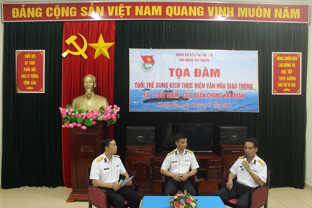 Lữ đoàn 189: Tọa đàm “Tuổi trẻ xung kích thực hiện văn hóa giao thông và 3 dứt điểm của Quân chủng Hải quân”