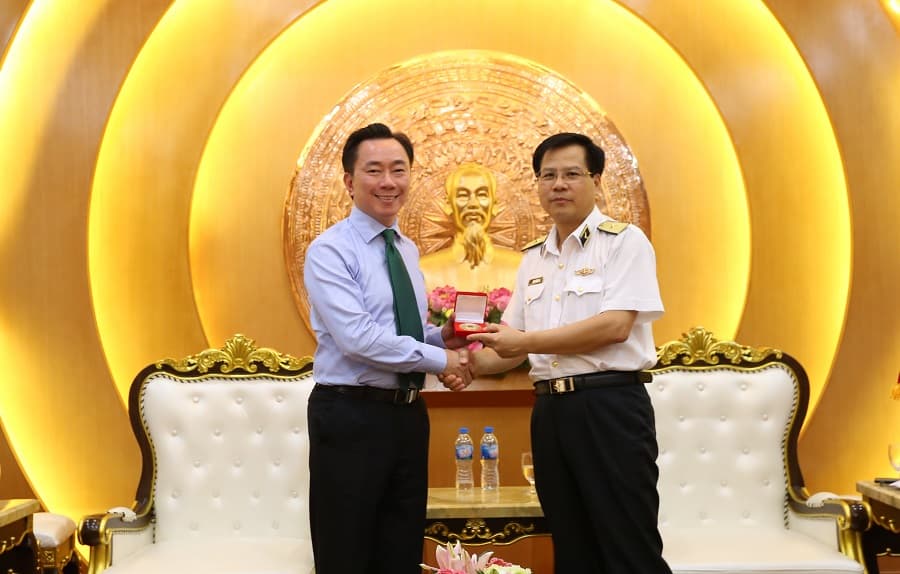 Thủ trưởng Bộ Tư lệnh Hải quân tiếp Đại sứ Việt Nam tại Ấn Độ