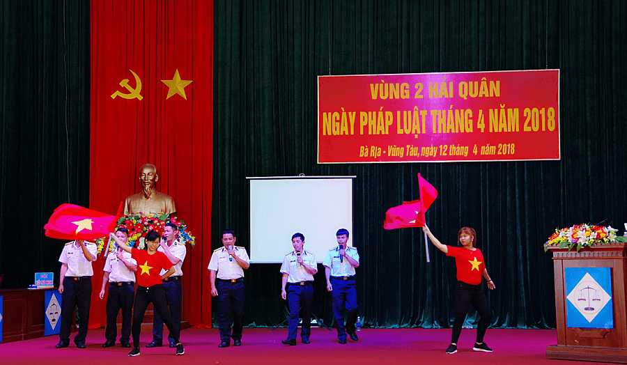 Vùng 2 Hải quân sinh hoạt Ngày pháp luật tháng 4 bằng hình thức sân khấu hóa