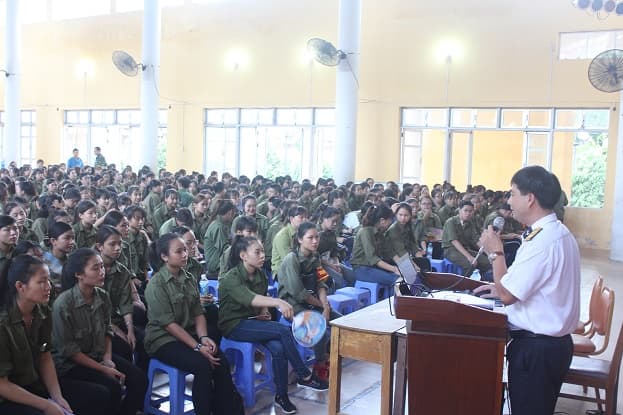 Tuyên truyền biển, đảo cho sinh viên trường Cao đẳng Sư phạm Hà Tây