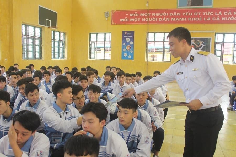 Đoàn Đo đạc biên vẽ hải đồ và nghiên cứu biển: Tuyên truyền biển, đảo cho hơn 14 nghìn giáo viên, học sinh
