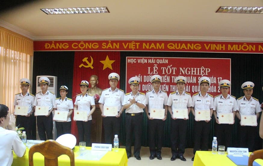 Lễ tốt nghiệp Lớp bồi dưỡng kiến thức Quốc phòng và kiến thức Hải quân