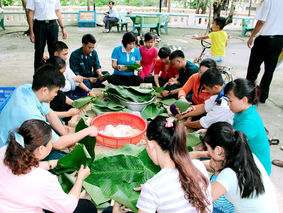Tết sớm nơi đầu sóng