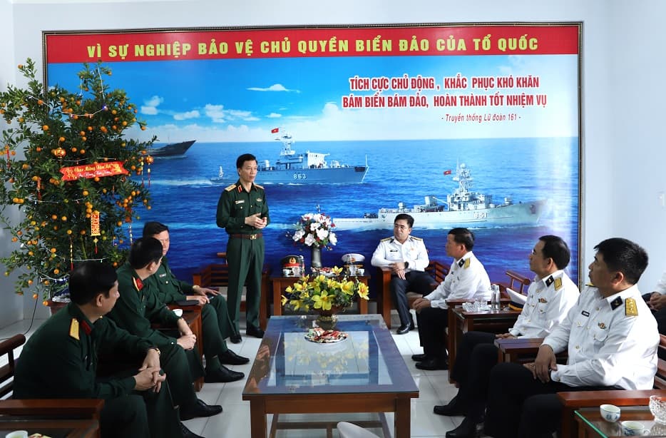 Trung tướng Nguyễn Trọng Bình thăm, kiểm tra, chúc Tết Lữ đoàn 161