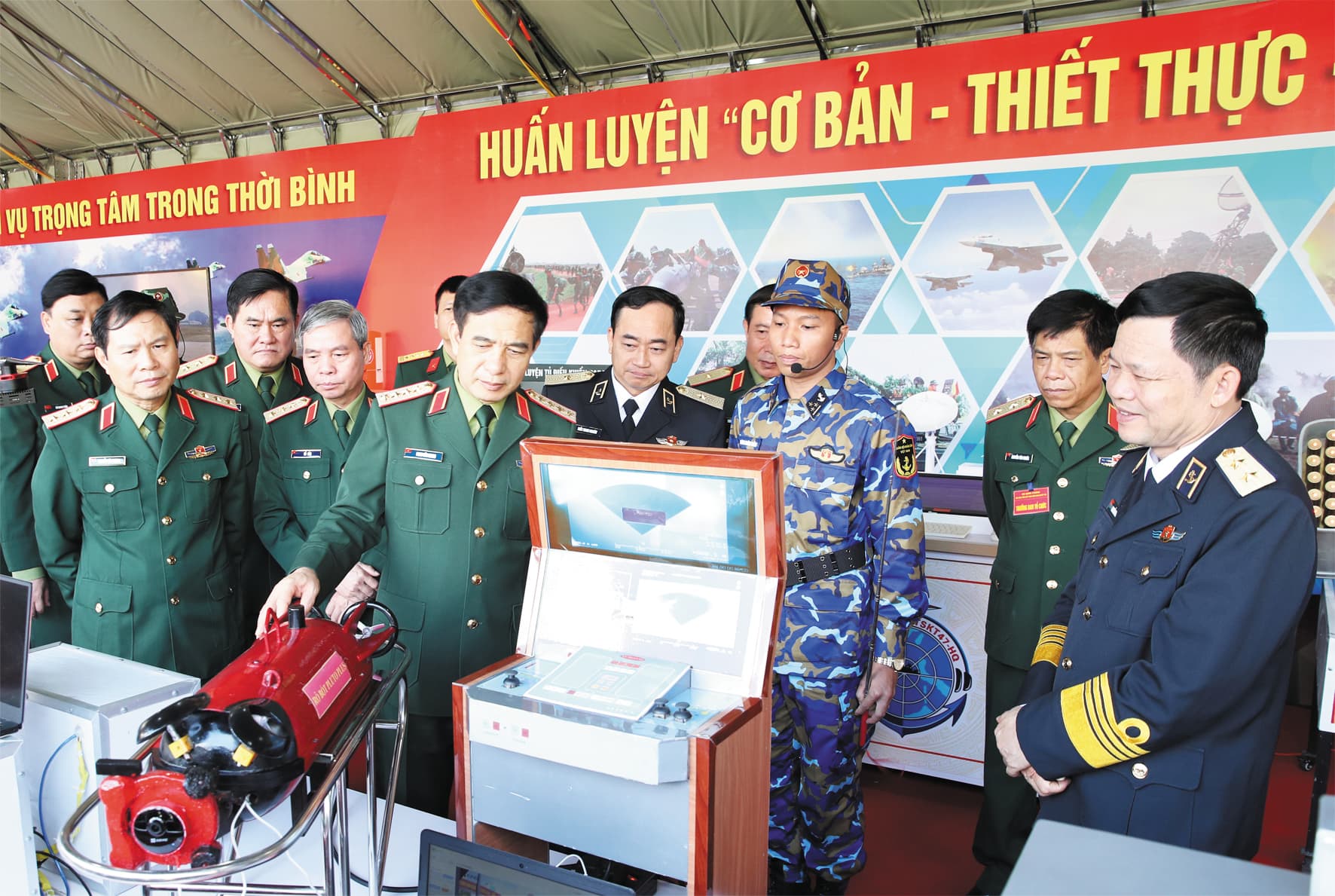 Xã luận: Chào xuân mới vững vàng ta đi lên