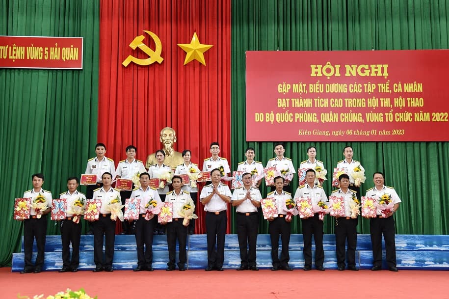 Vùng 5: Gặp mặt, biểu dương các tập thể, cá nhân đạt thành tích cao trong hội thi, hội thao năm 2022